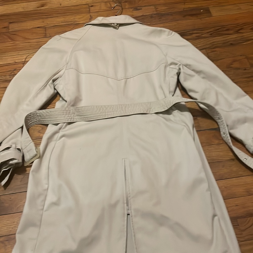 A womens trench coat! - Picture 4 of 5